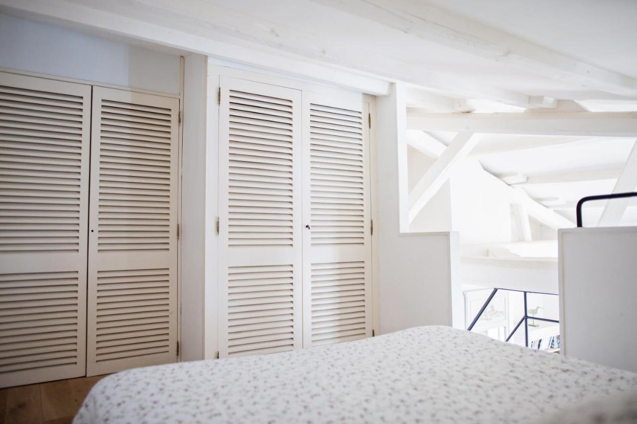 Appartement XVIII Century Gem With Magnificent Views Of The Harbour With A Private Garage à Saint-Martin-de-Ré Extérieur photo