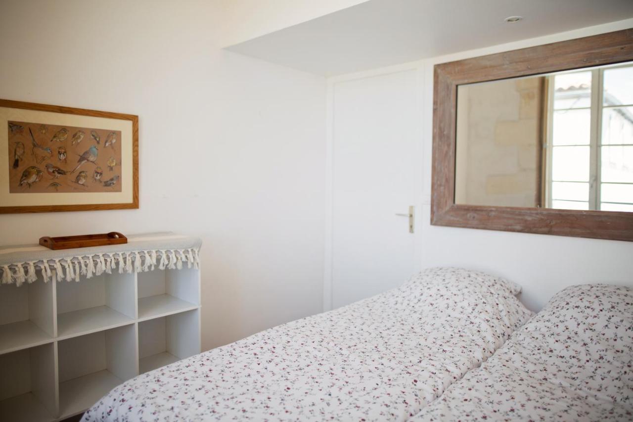 Appartement XVIII Century Gem With Magnificent Views Of The Harbour With A Private Garage à Saint-Martin-de-Ré Extérieur photo